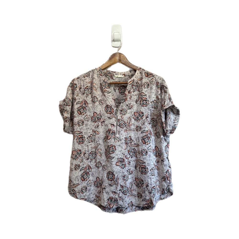 Maurices Blouse Womens Medium Grey Floral Half Zip Short Sleeve Excellent Boho